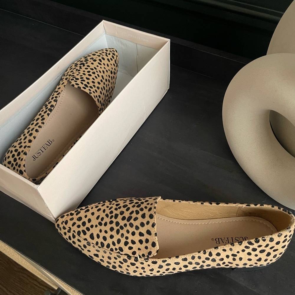 JustFab Kyndria Slip-on Cheetah Print Flats (8.5)